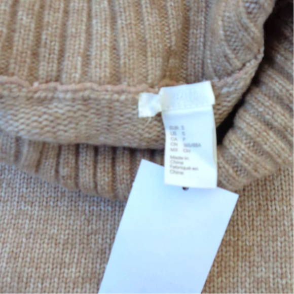 NWT H&M Oversized Turtleneck Pullover Sweater. S - Picture 2 of 3